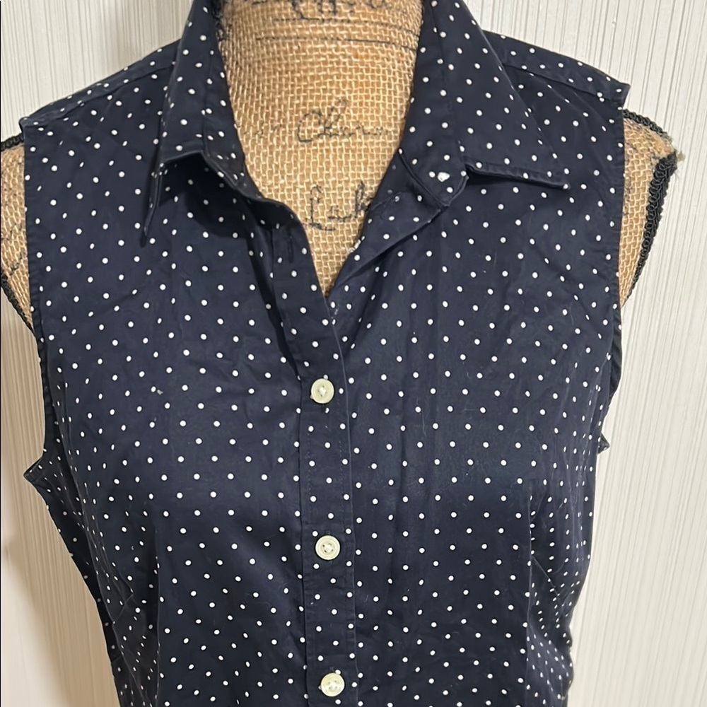 NWOT Banana Republic Navy and White Polka Dot Sleeveless Shirt - Picture 2 of 9